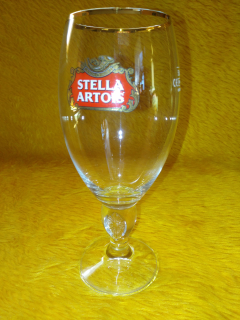 Sklo Stella Artois 0,5l, na stopce